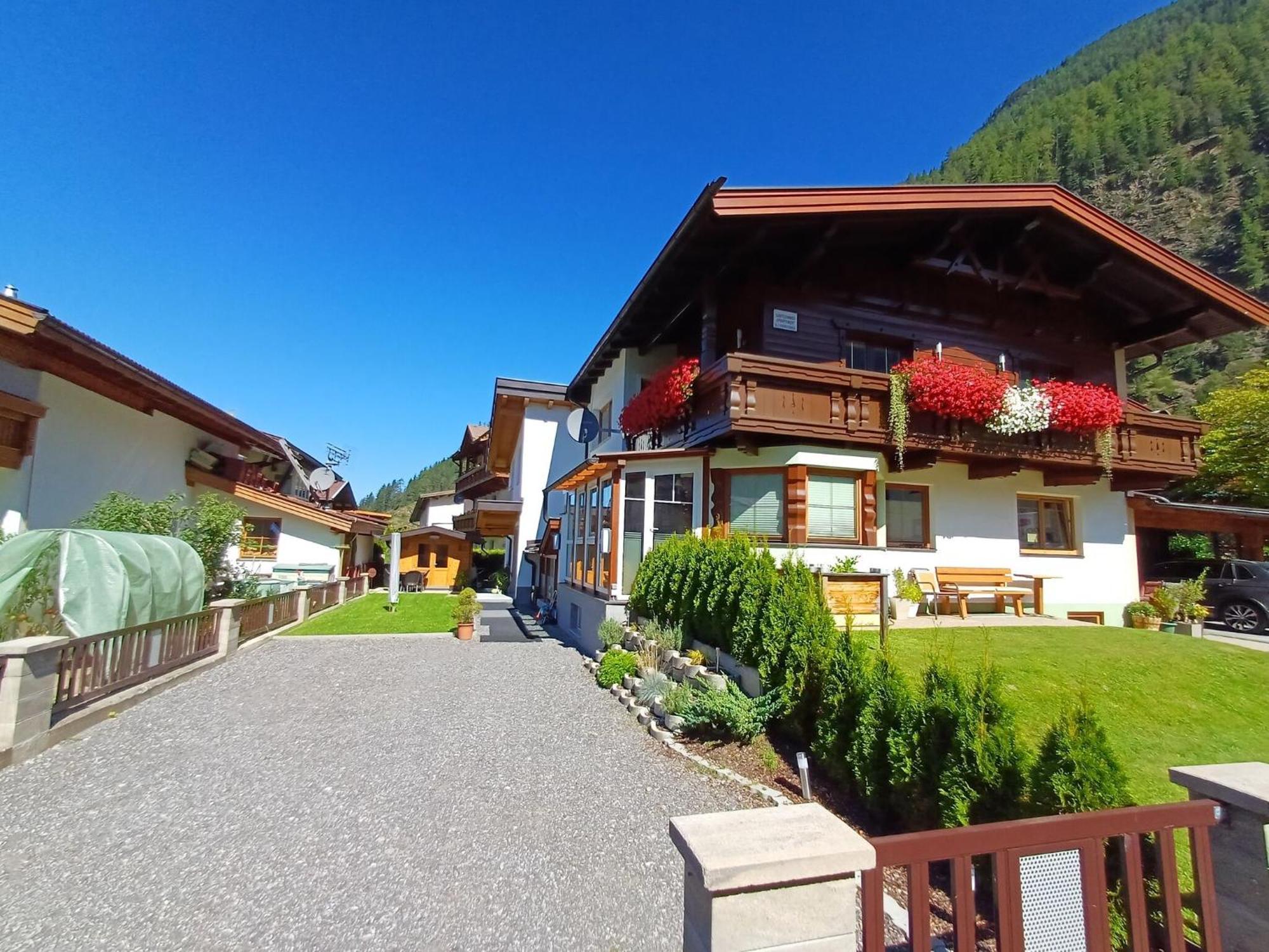 Modern Apartment In Langenfeld Near Ski Area Eksteriør billede